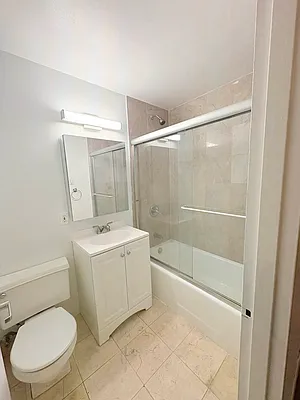 Bathroom, photo 1