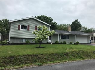322 Elberta Dr, Vermilion, OH 44089