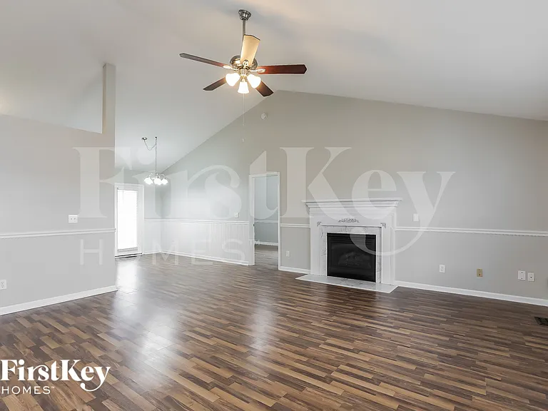 132 Mary Ln — Photo 3