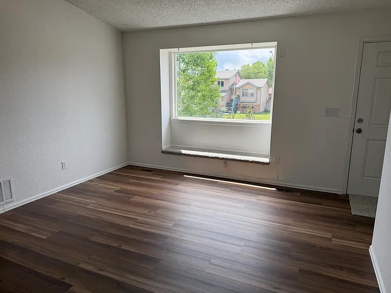 2185 Heathercrest Dr — Photo 4