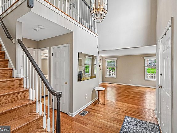 5th image of 175 Hunter Ct
