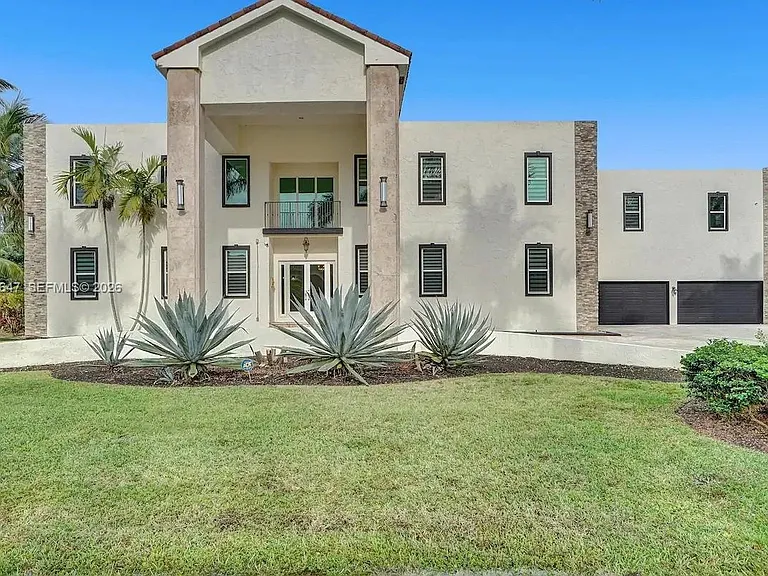 1430 NW 114th Ave — Photo 1