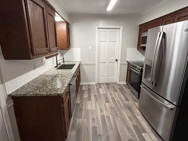 513 Hadley Dr — Photo 3