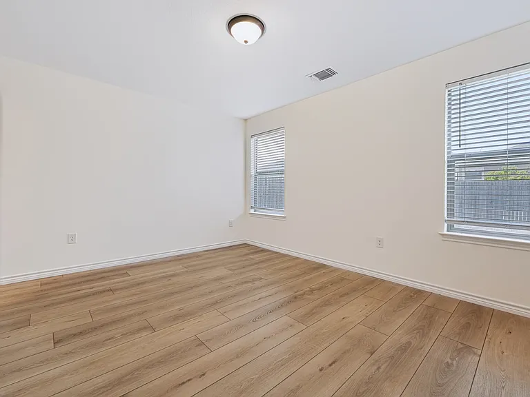 1030 Gruma — Photo 36