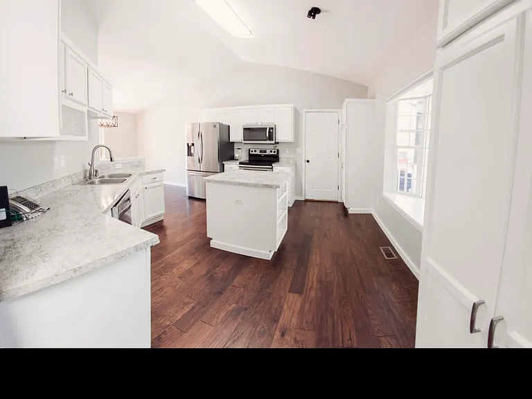 934 NW Negus Ln — Photo 12