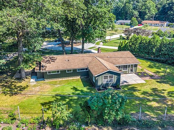 3rd image of 568 Huntley Ct