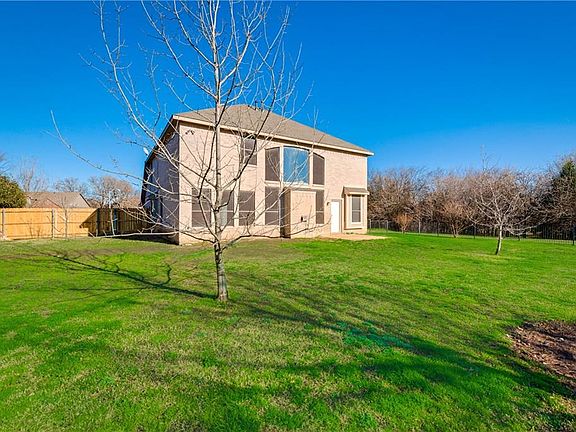 2nd image of 2911 Lochwood Cir
