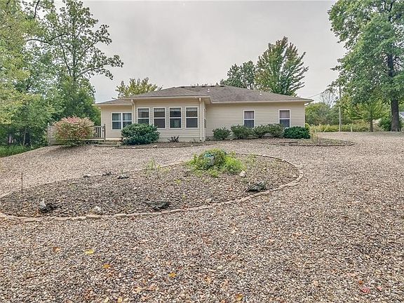 4th image of 2 Betty Ln