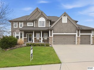 1006 Bailey Dr, Papillion, NE 68046