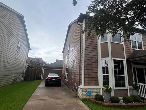 2nd image of 18710 Sandelford Dr