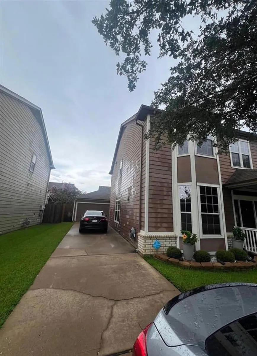 Building Photo - 18710 Sandelford Dr