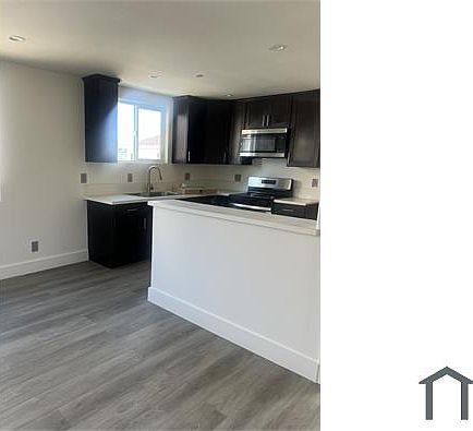 4th image of 904 1/2 W 78th St