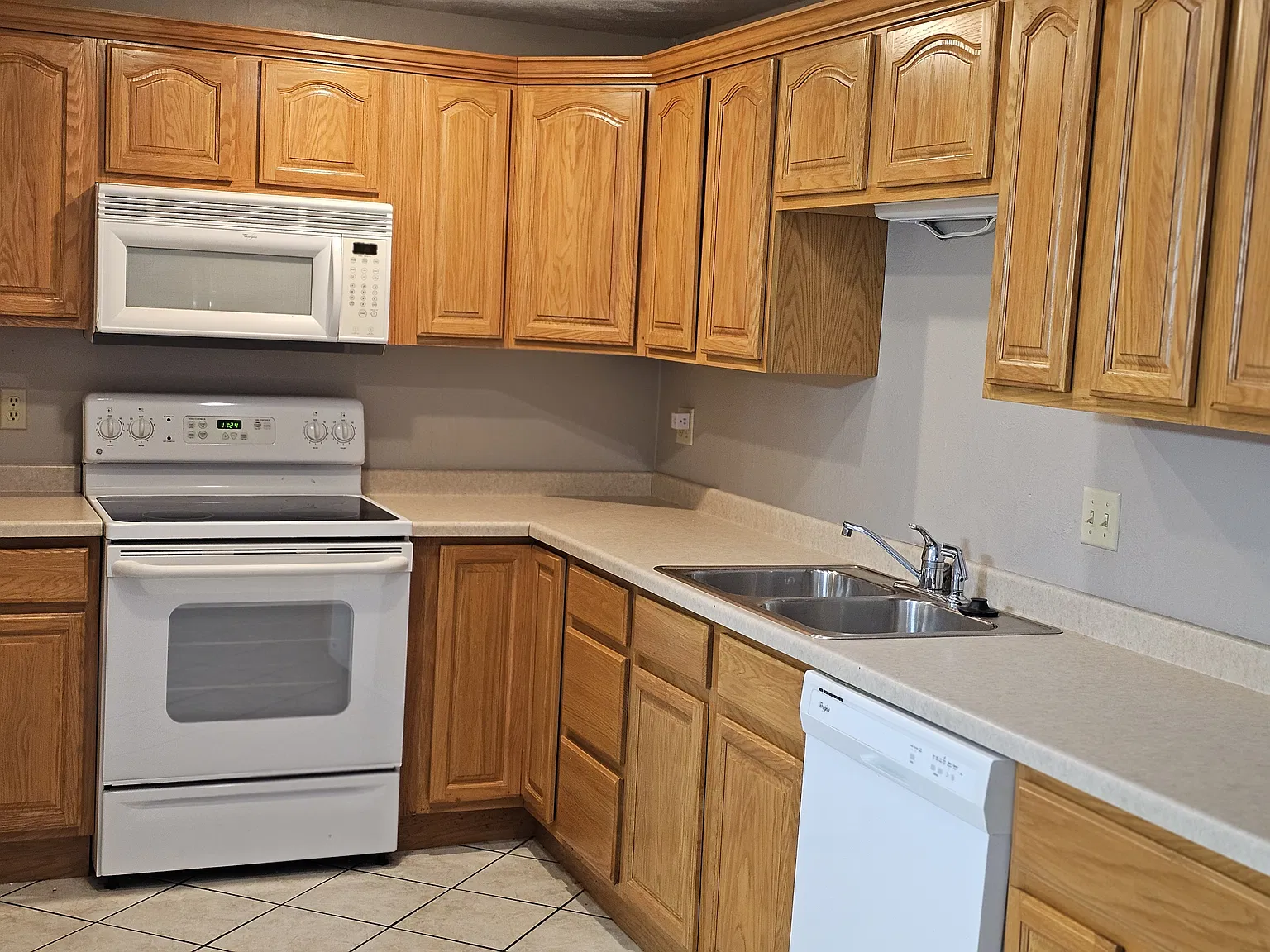 3 bed, 1611 sqft, $1,500 — Photo 2