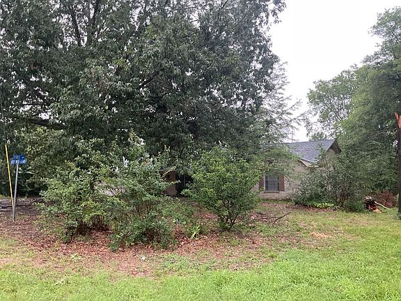 3rd image of 110 Red Bud Ln