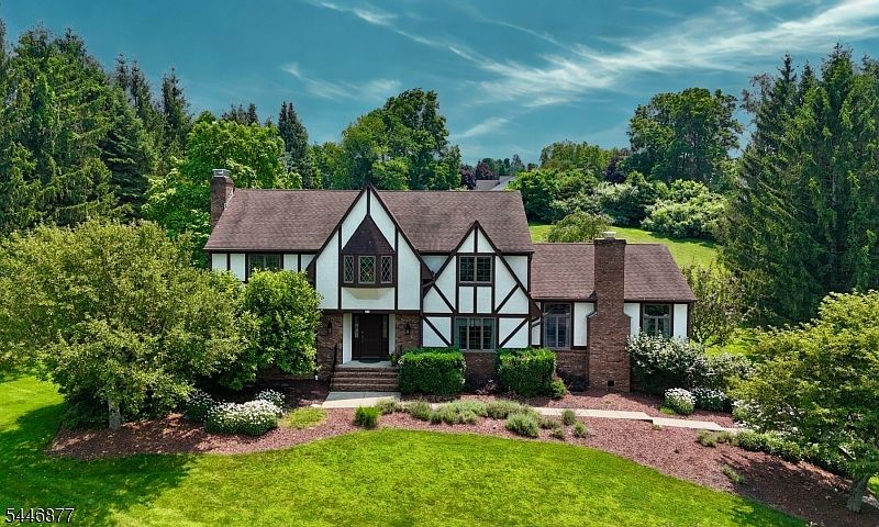 1st image of 34 Deire Dr