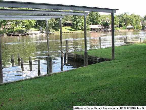 3rd image of Bayou Ter