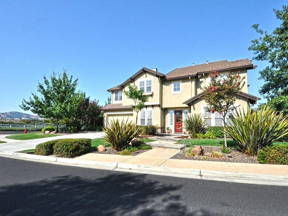 Pristine Home in The Oaks,  sited on 1/3 Acre Lot with View of  Hills