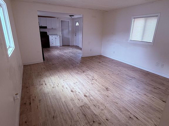 3rd image of 3618 Rothmoor Dr