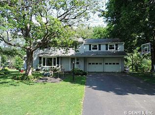 190 Highledge Dr, Penfield, NY
