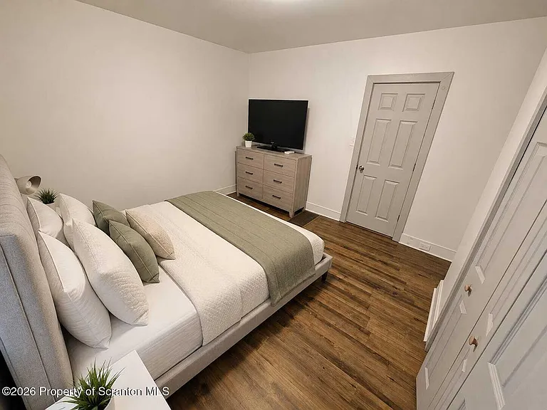 1057 Lincoln St — Photo 9