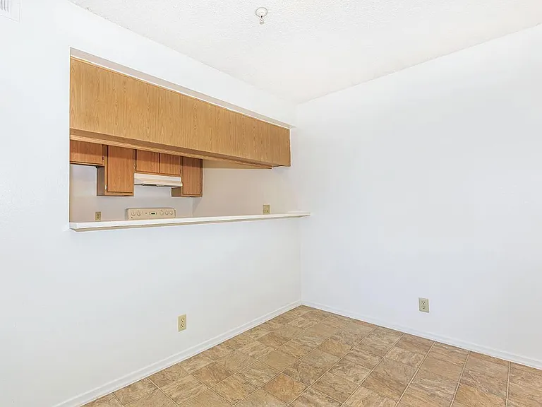 Casa Pacifica Apartment Homes — Photo 17