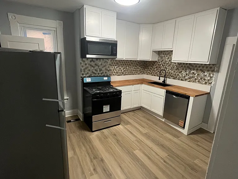 969 Wilson Ave — Photo 2