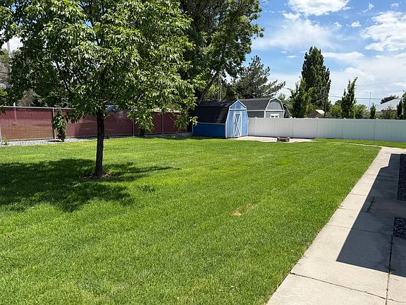 5th image of 810 N 700th St E