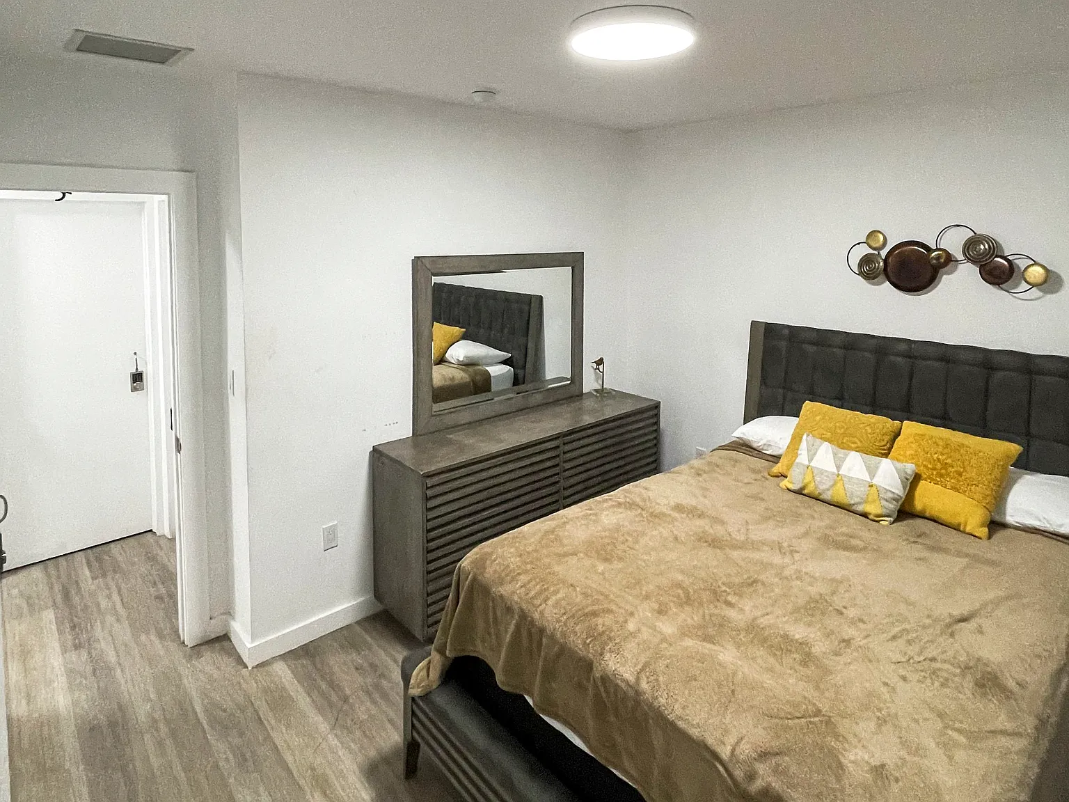 4 bed, 2.0 bath, 1235 sqft, $1,217 — Photo 2