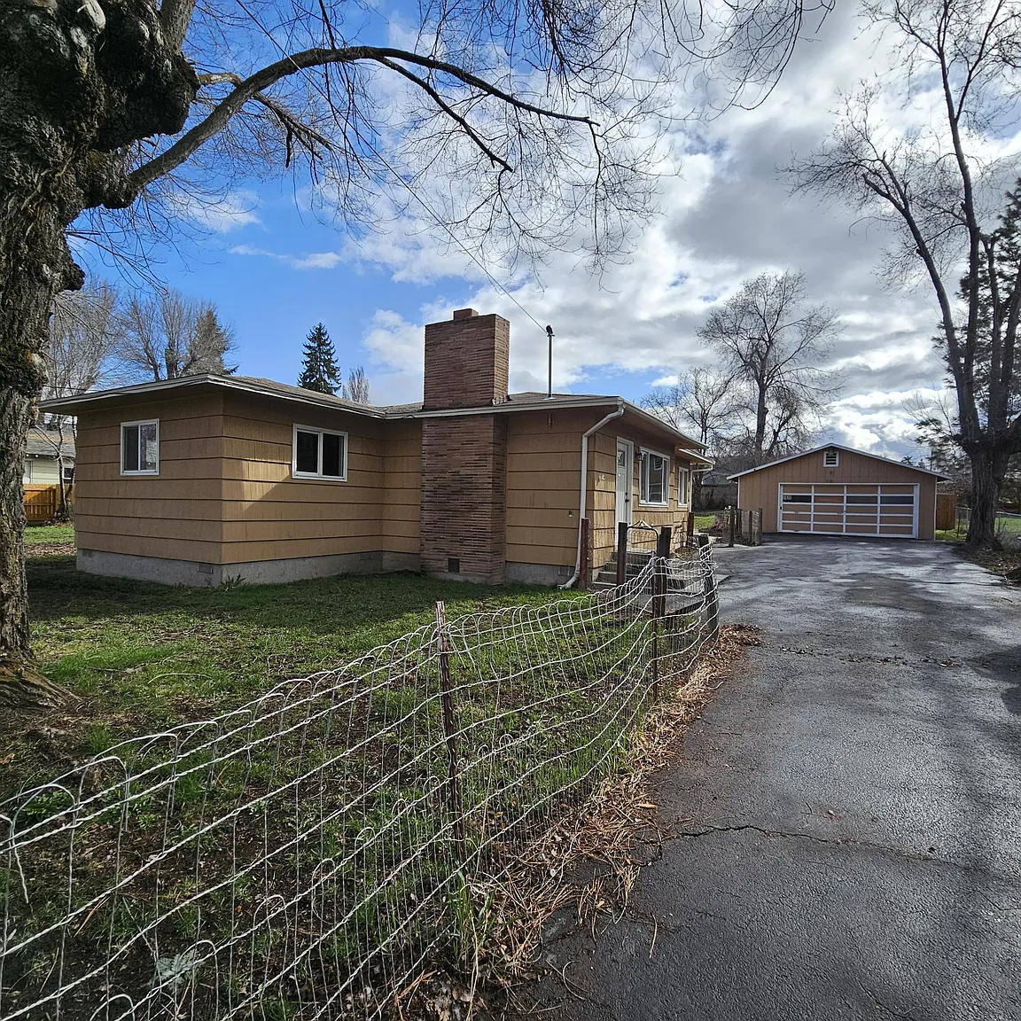 1831 Fargo St photo 1