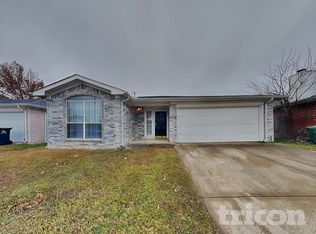 720 Charles City Dr, Arlington, TX 76018