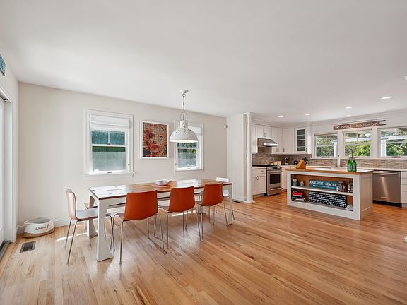 5th image of 106 Meetinghouse Ln