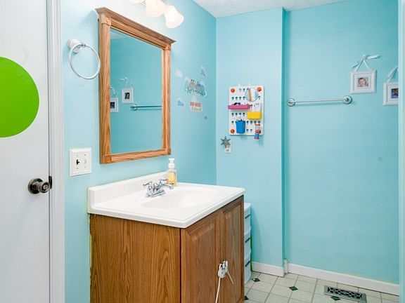 4th image of 53 Kimwood Dr