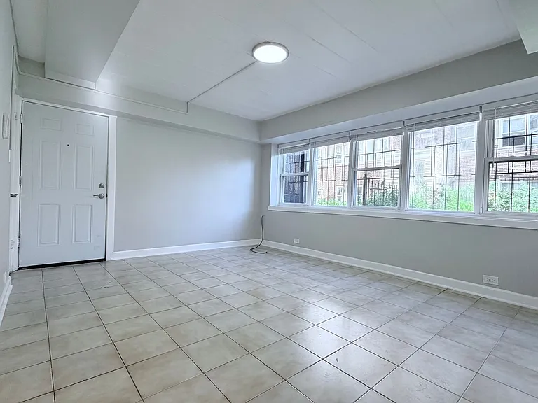 6015-23 N Fairfield Ave — Photo 1