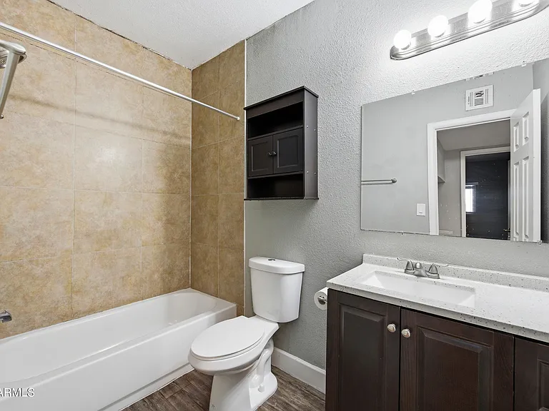 1518 W Colter St #14 — Photo 17