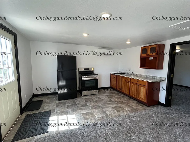215 6th St — Photo 4