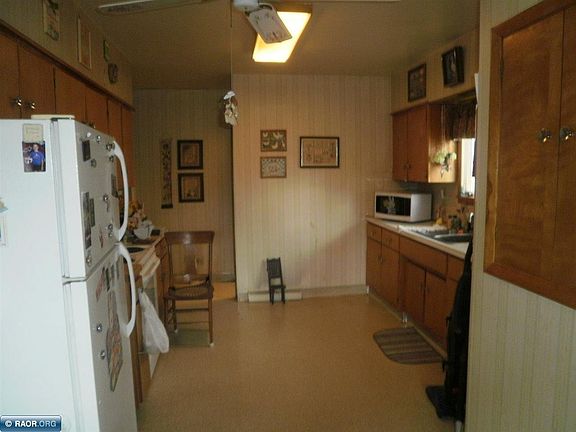 3rd image of 121 Hibbing Ave E