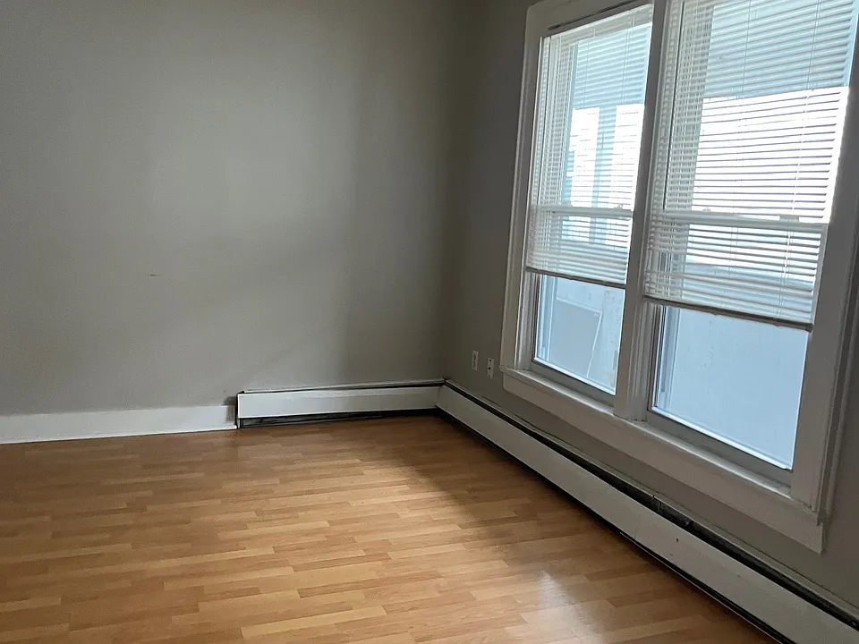 280 Main St #4