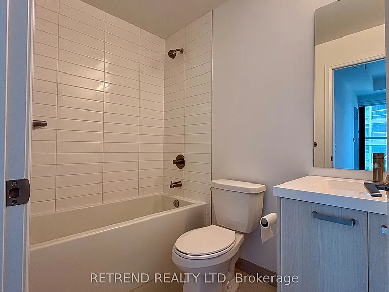 20 Soudan Ave #1110 — Photo 9
