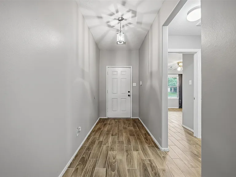 2734 Trinity Glen Ln — Photo 4