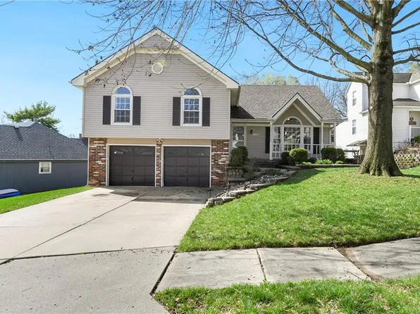 8007 NW 70th St, Kansas City, MO 64152