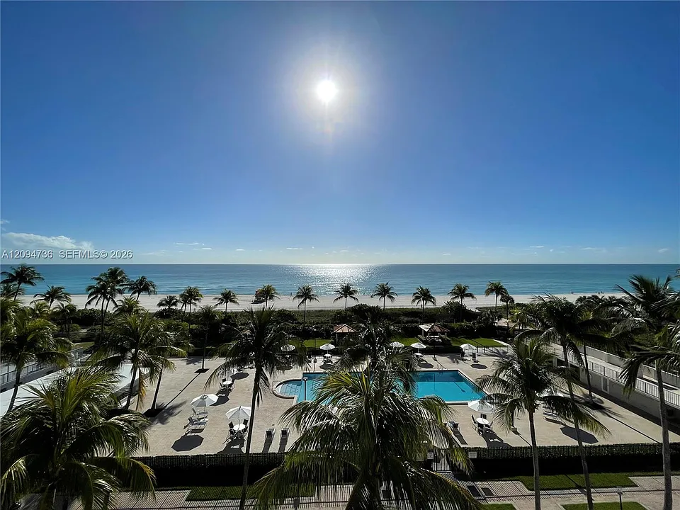 2625 Collins Ave #605