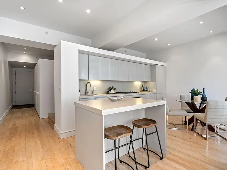 1313 Washington St #416 — Photo 6
