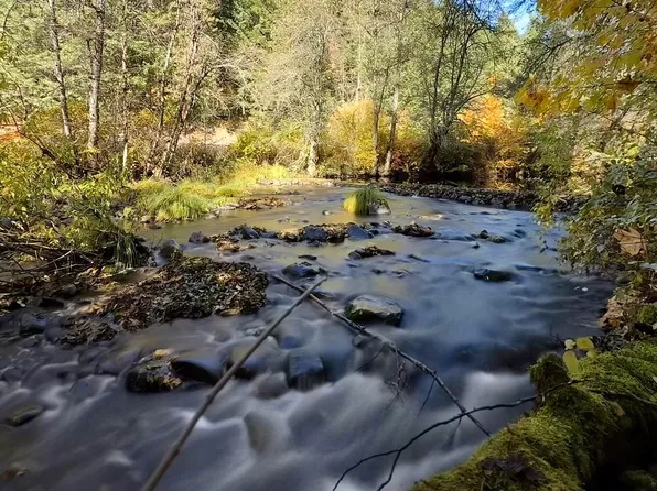 52 Dodes Creek Rd, Trail, OR 97541