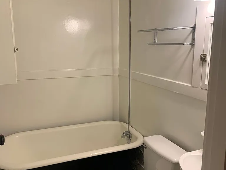 1631 NW Everett St #102 — Photo 7