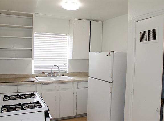 3rd image of 2516 Hondo Ave