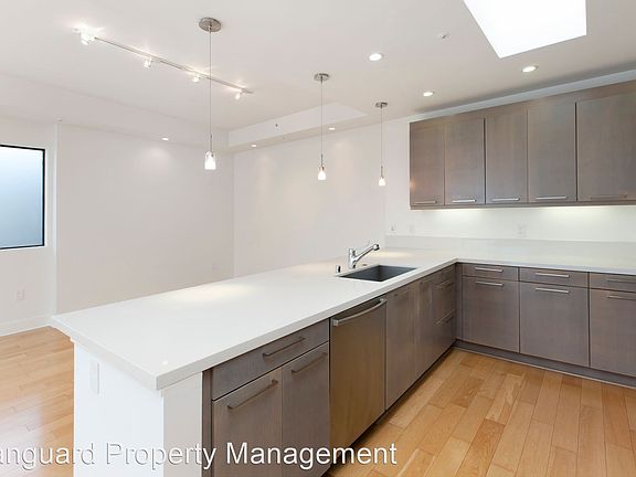 5th image of 550 18th St APT 302