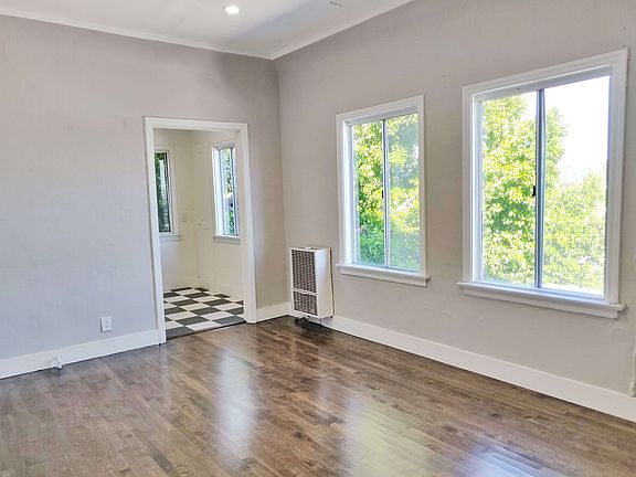 4th image of 4811 Melrose Ave APT 203