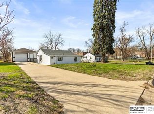 4156 N 61st St, Omaha, NE 68104