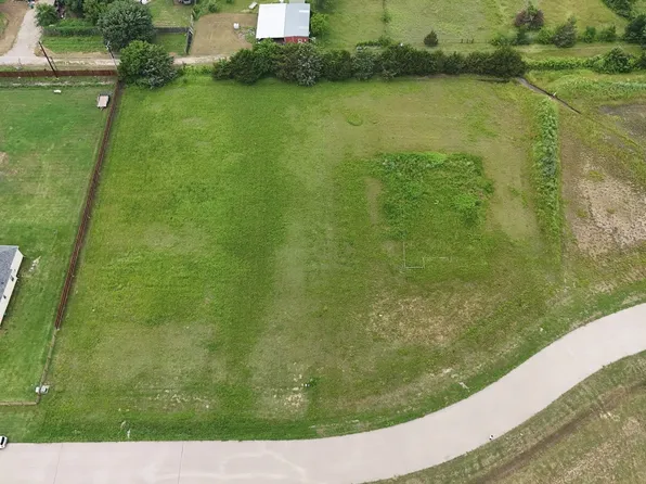 136 Homestead Ln, Waxahachie, TX 75165