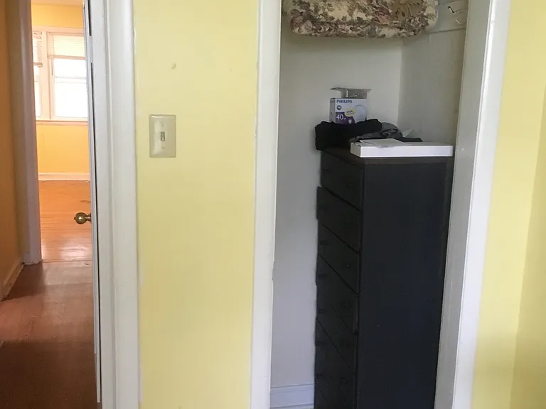 190 Madison Dr — Photo 2